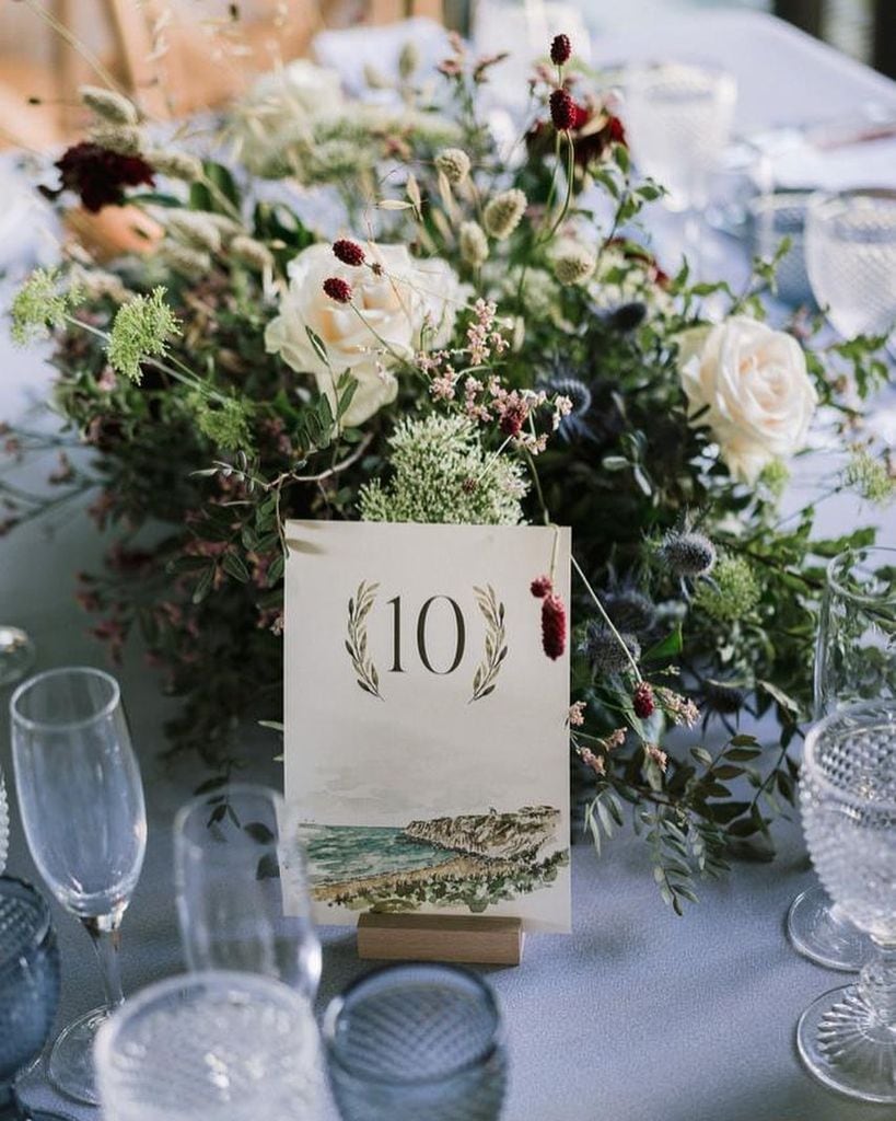 Decoración de bodas rosas blancas campestre