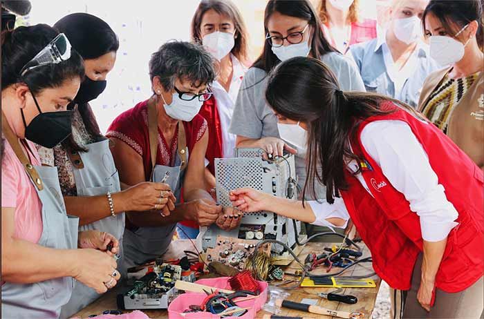 La reina Letizia refuerza su compromiso con las mujeres en una de las zonas más desfavorecidas de Paraguay