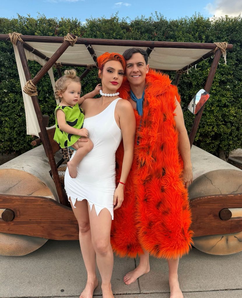 Lele Pons, Guaynaa y Eloísa como la familia Picapiedra.