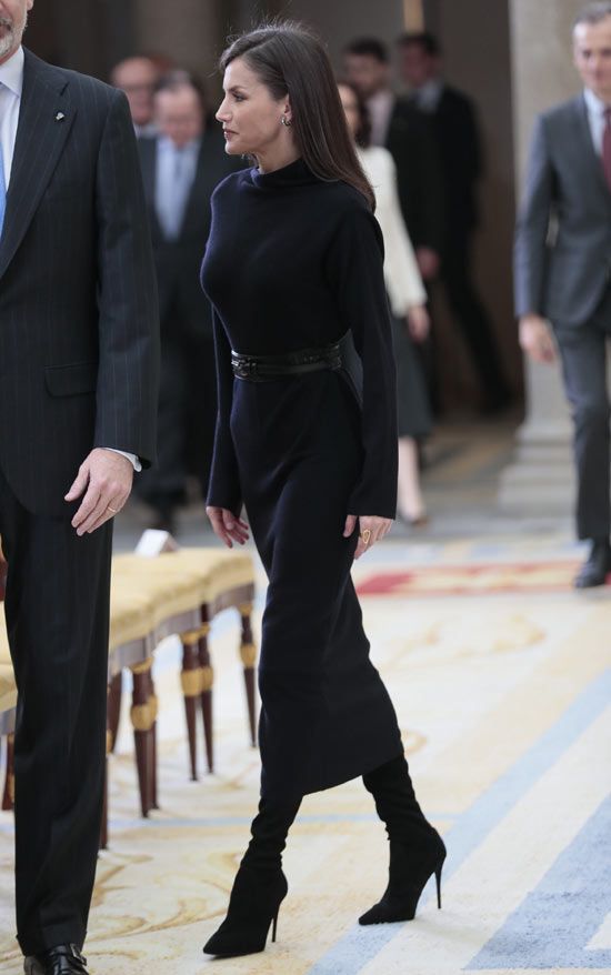 La reina Letizia con un nuevo vestido negro