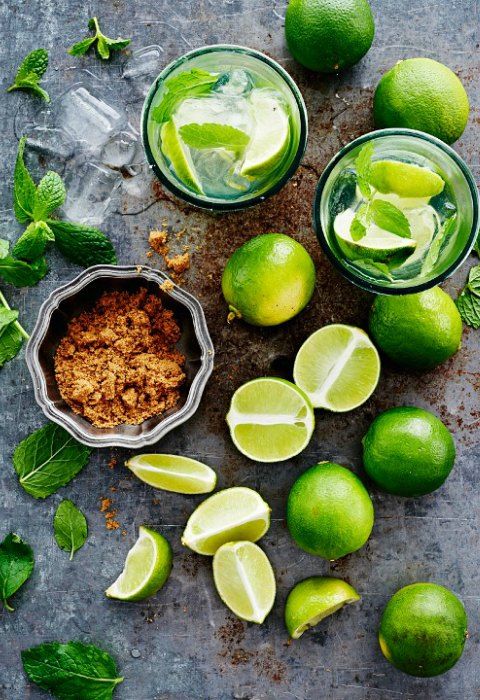 Caipiriña: cachaza, lima, azúcar y hielo. 