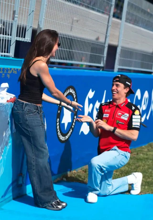 Marc Márquez bromea con pedirle matrimonio a Gemma Pinto