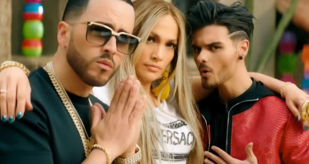 Yandel, Jennifer Lopez y Abraham Mateo en el videoclip de "Se acabó el amor" en 2018
