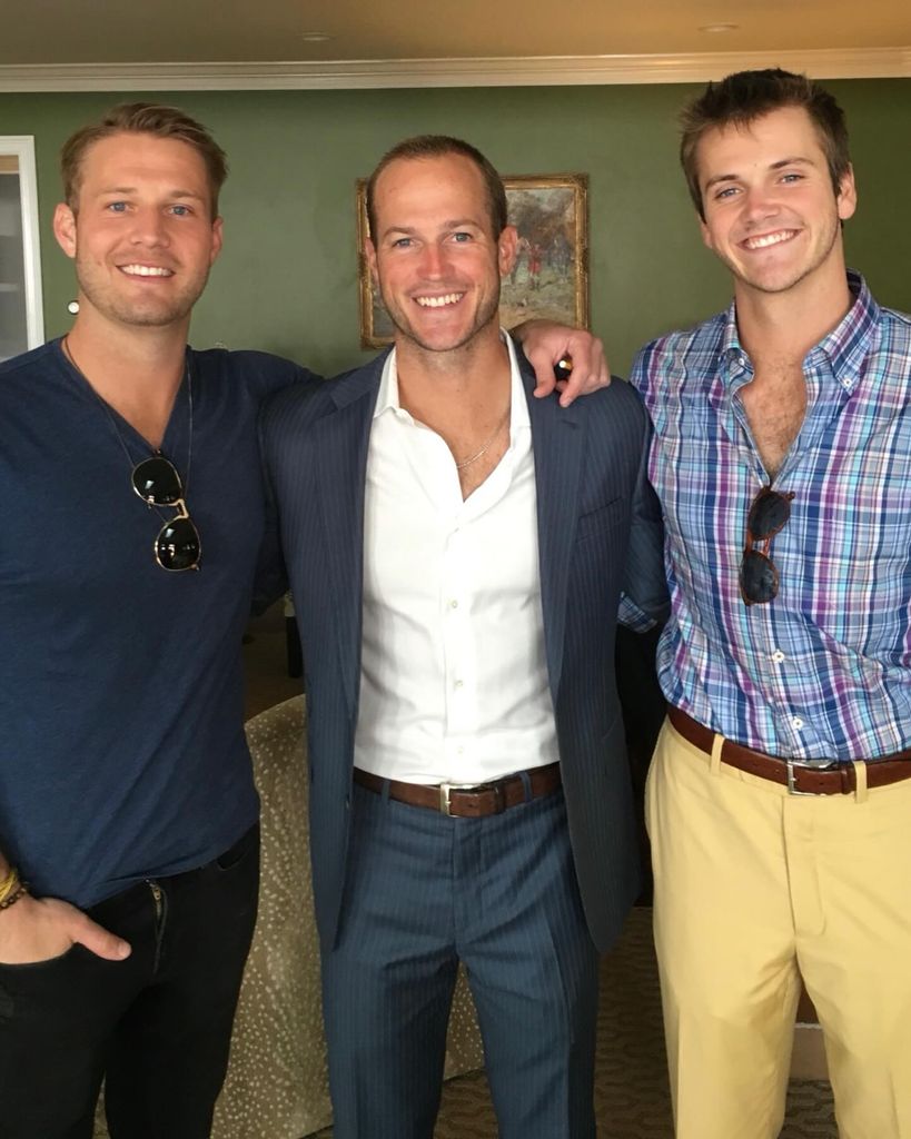 Zach Hickerson, junto a sus hermanos Brian y Clark. Zach fue quien llamó a emergencias tras encontrar inconsciente a Hayden Panettiere e intentó reanimarla siguiendo las instrucciones de la operadora