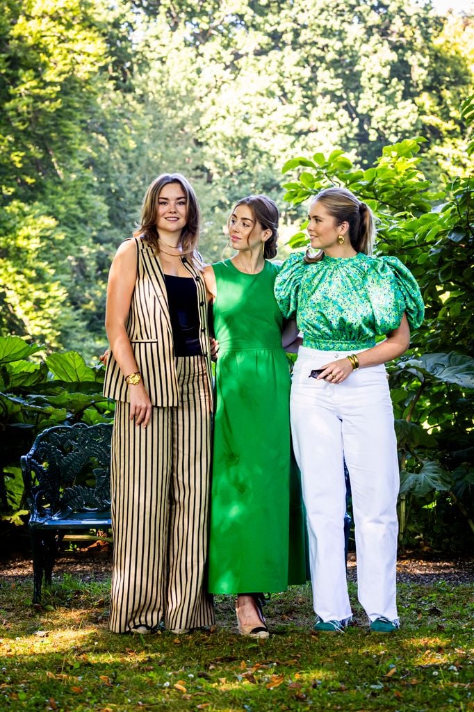 Ariane, Alexia y Amalia de Holanda, en el posado de verano de 2025