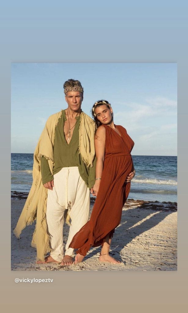 Fernando Carrillo y su novia