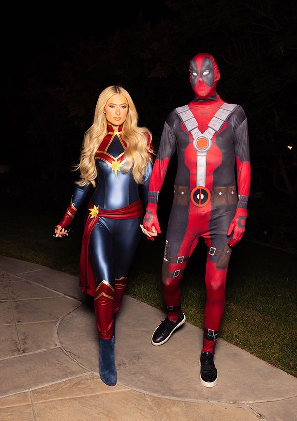 Paris Hilton y Carter Reum con disfraces de Halloween de 'Sailor Moon'