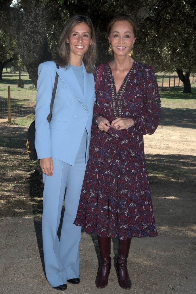 Ana Boyer e Isabel Preysler  a su llegada a la Cátedra Mario Vargas Llosa 2021