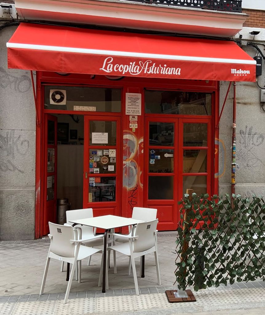 Fachada de La Copita Asturiana, en el madrileño barrio de La Latina.