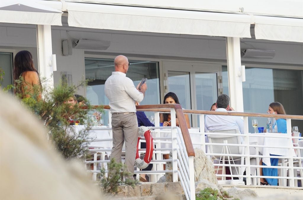 Lauren y Jeff fueron vistos en la terraza del Hotel du Cap-Eden-Roc, en Antibes.
