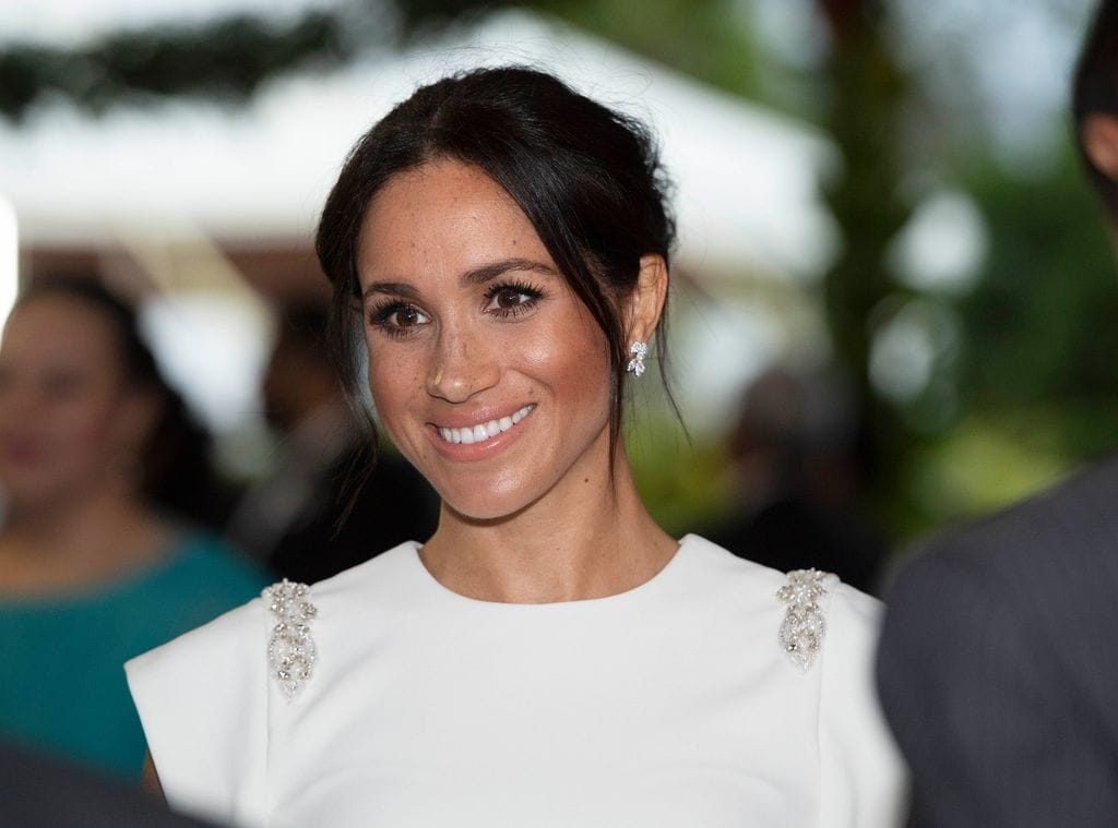Meghan Markle durante su viaje a Tonga con el príncipe Harry.