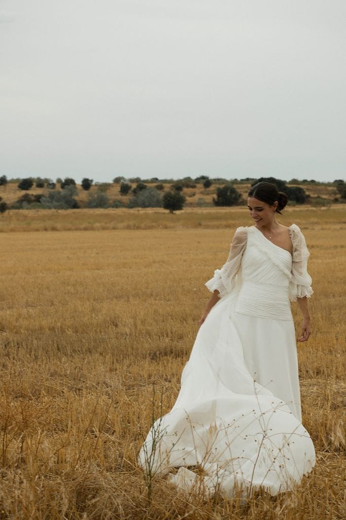 Vestido de novia asimétrico de Cotonnus