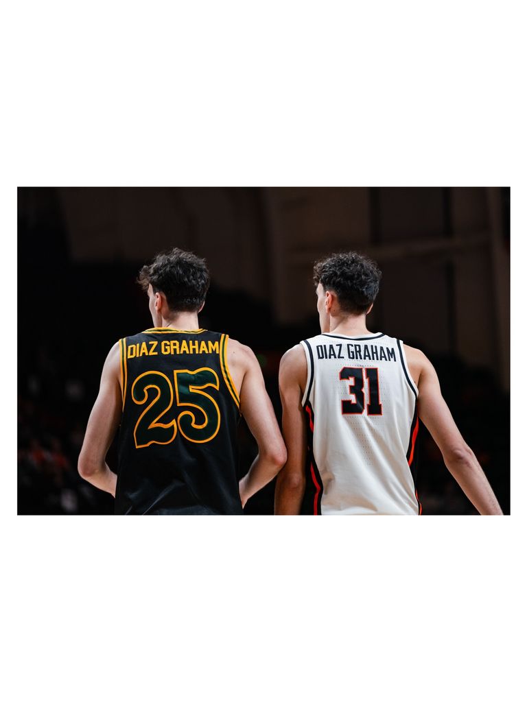 Jorge estuvo jugando para los  Oregon State Beavers, mientras su hermano Guillermo jugaba con los San Francisco