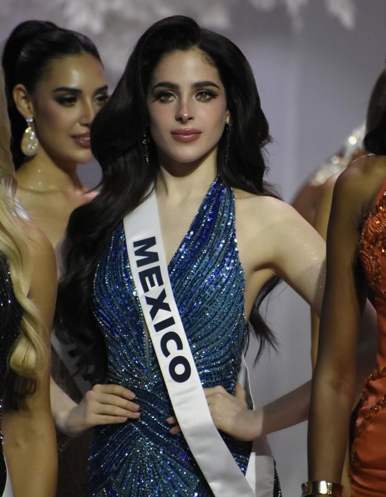 Fátima Bosch reapareció espectacular en las actividades de Miss Universe.