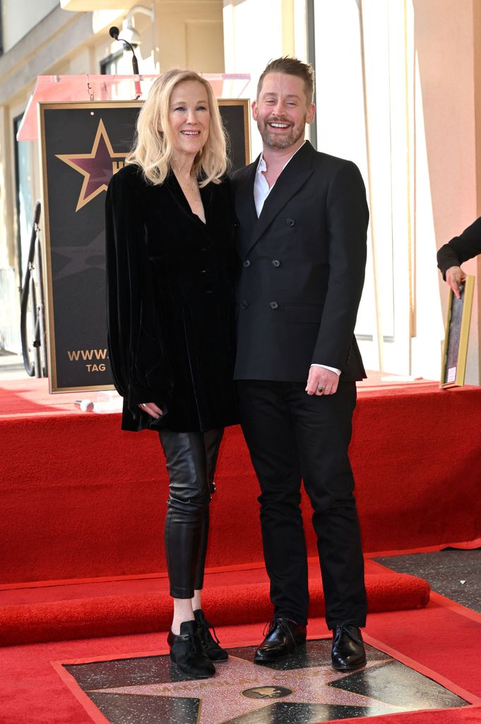 Macualay Culkin despide a Catherine O'Hara con un emotivo mensaje llamándola 'mamá'.