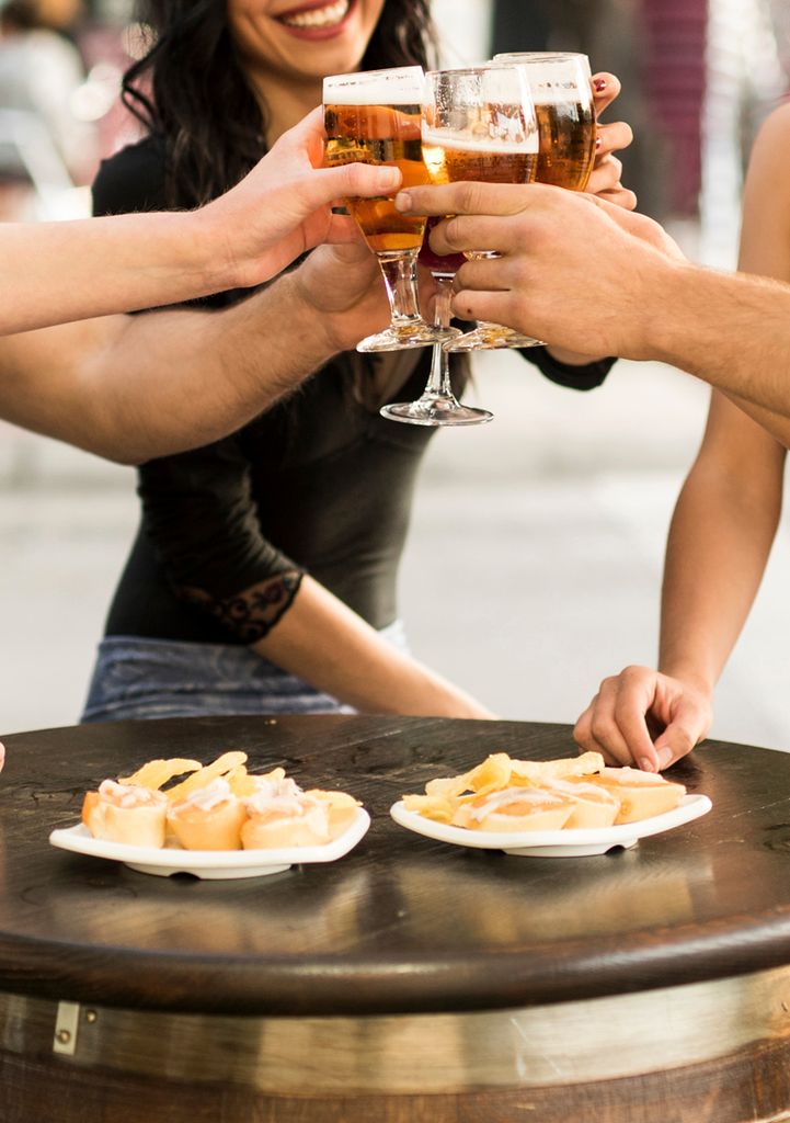 Las tapas tienen un fuerte componente social que va mucho más allá de lo puramente gastronómico.