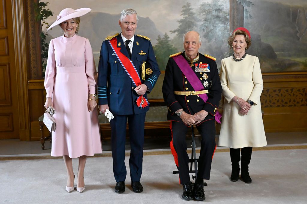 El rey Felipe y la reina Mathilde de Bélgica con el rey Harald V de Noruega y la reina Sonja durante su visita a Oslo en marzo de 2026.