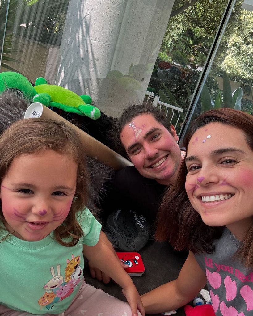 Ya en casa, Tania Rincón compartió estas fotos junto a la face "felicidad"