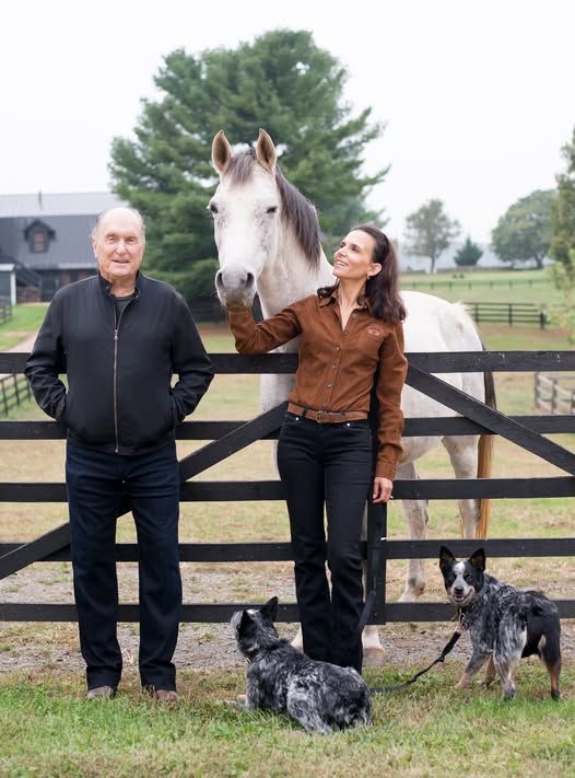 Foto de Robert Duvall con su esposa Luciana con la que se dio a conocer el deceso del actor.