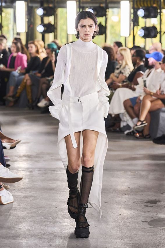 sacai044a