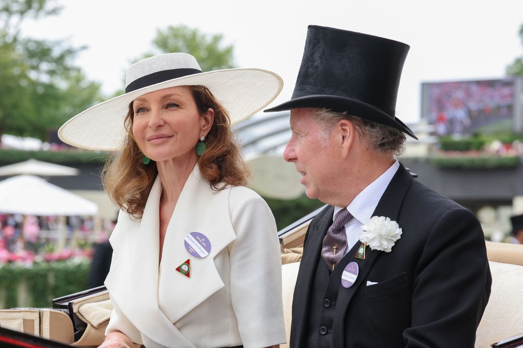 David Armstrong-Jones, Conde Snowdon e Isabelle de la Bruyere llegan en el carruaje real a la Royal Ascot 2026 el 18 de junio
