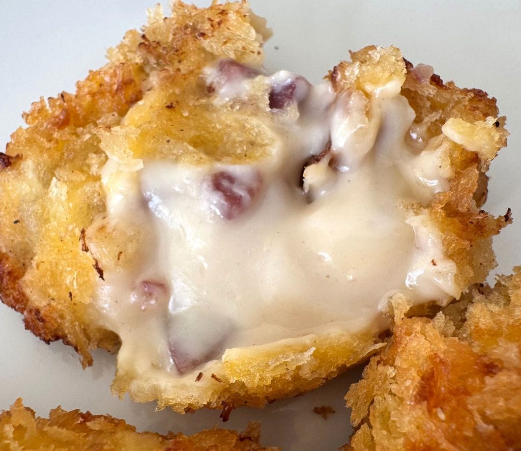 Bechamel muy cremosa, exterior crujiente y un delicado sabor a jamón. 