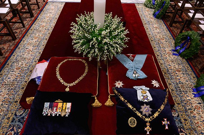 Condecoraciones funeral rey Constantino de Grecia