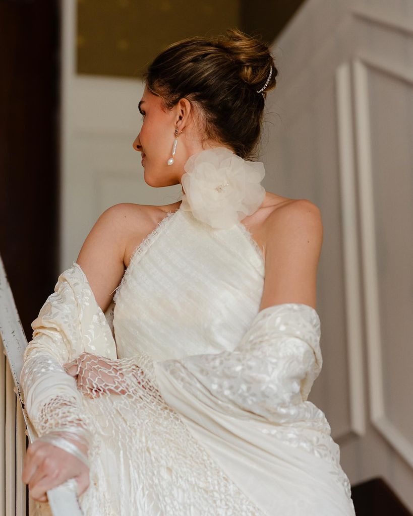 Moño joya alto peinado para novias