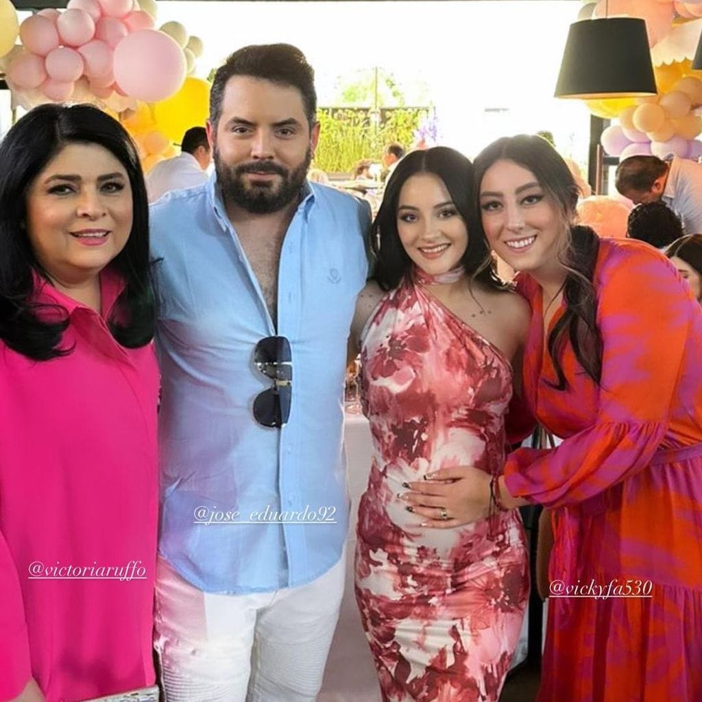 José Eduardo Derbez, Paola Dalay y Victoria Ruffo