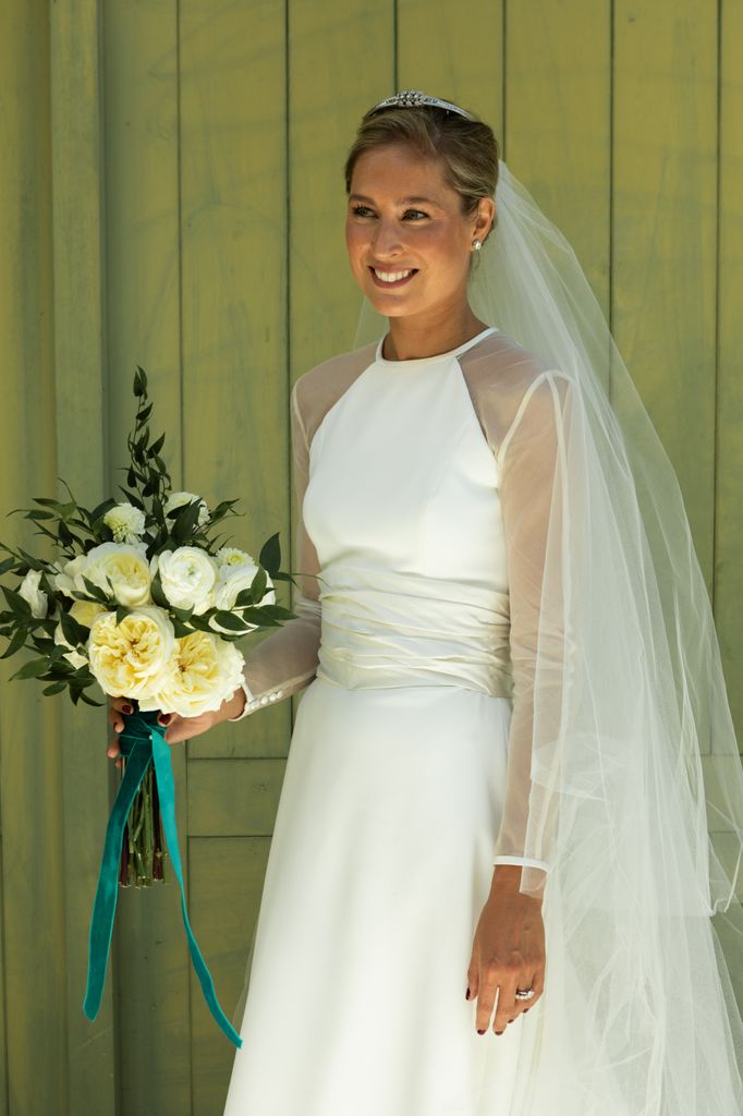 Vestido de novia clásico de From Lista With Love