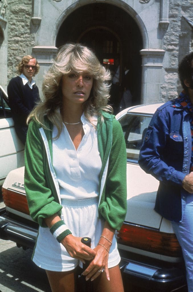 Farrah Fawcett posa con una raqueta y un tennis bracelet en 1976. 
