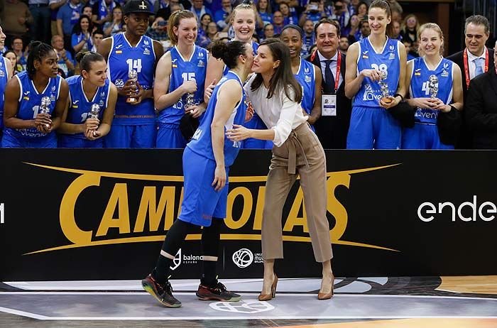 Doña Letizia preside por primera vez la final de la Copa de la Reina de baloncesto 