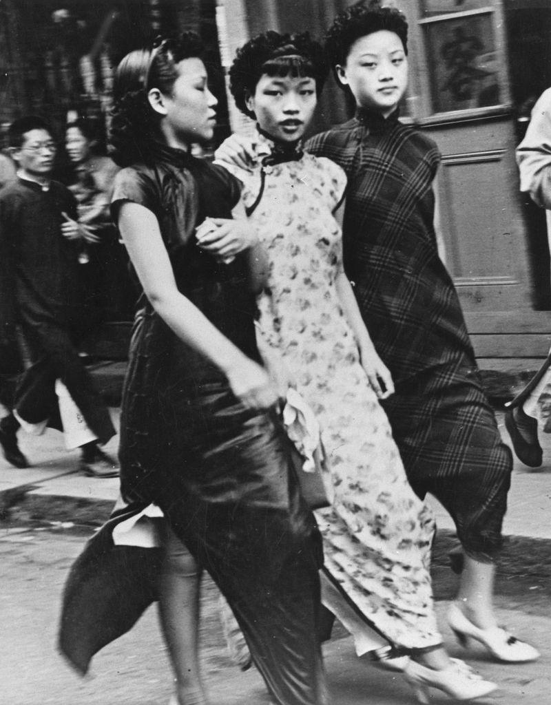 Esta silueta es de origen oriental y está asociada con la emancipación femenina.
