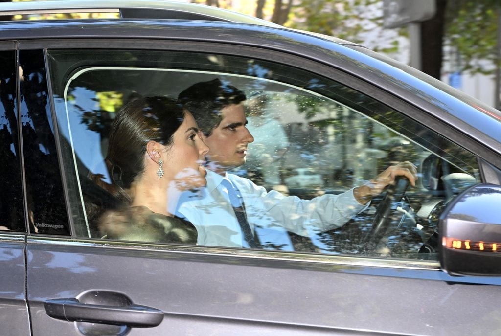 Fernando Fitz-Stuart y Sofía Palazuelo llegan al Palacio de Liria para asistir al cumpleaños del Duque de Alba, a 2 de octubre de 2025, en Madrid (España) 