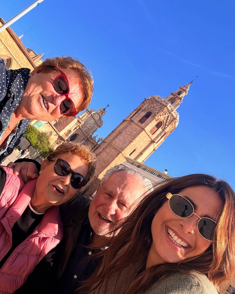 Nuria Roca visita a sus padres y su tía en Valencia