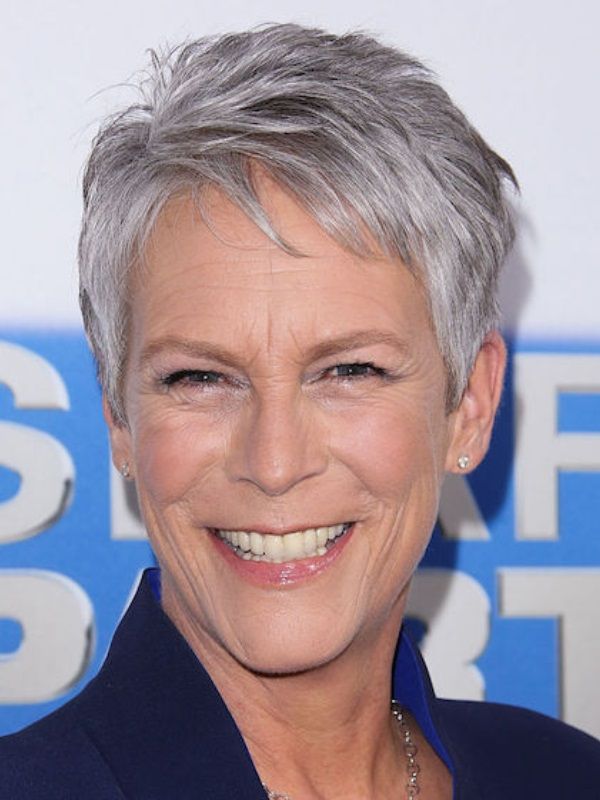 Jamie Lee Curtis sonriente