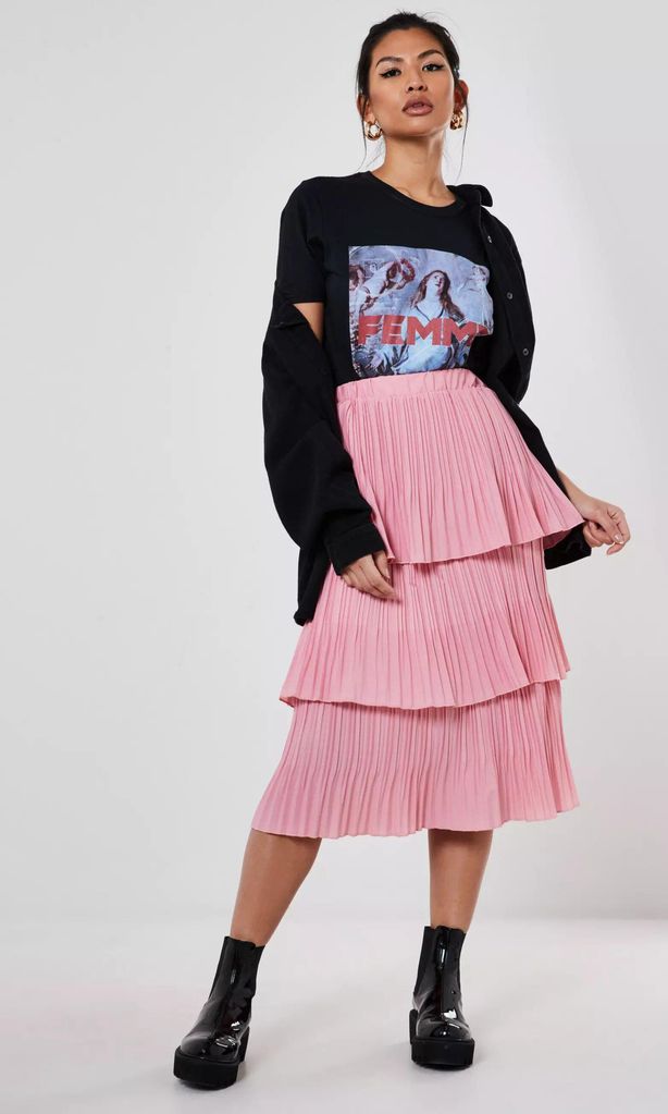 falda rosada con capas y volantes missguided