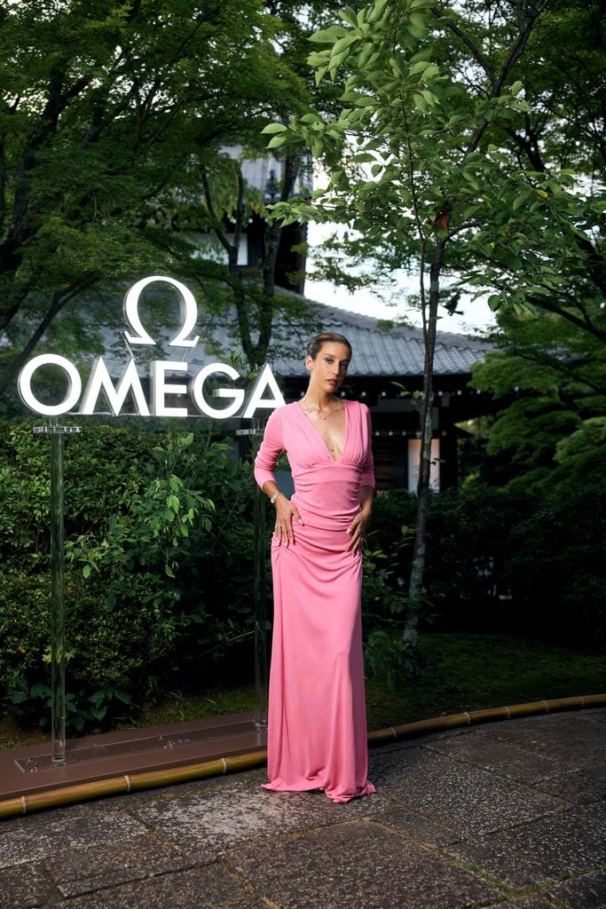 María Pedraza revoluciona Japón con un vestido rosa chicle y reloj de lujo