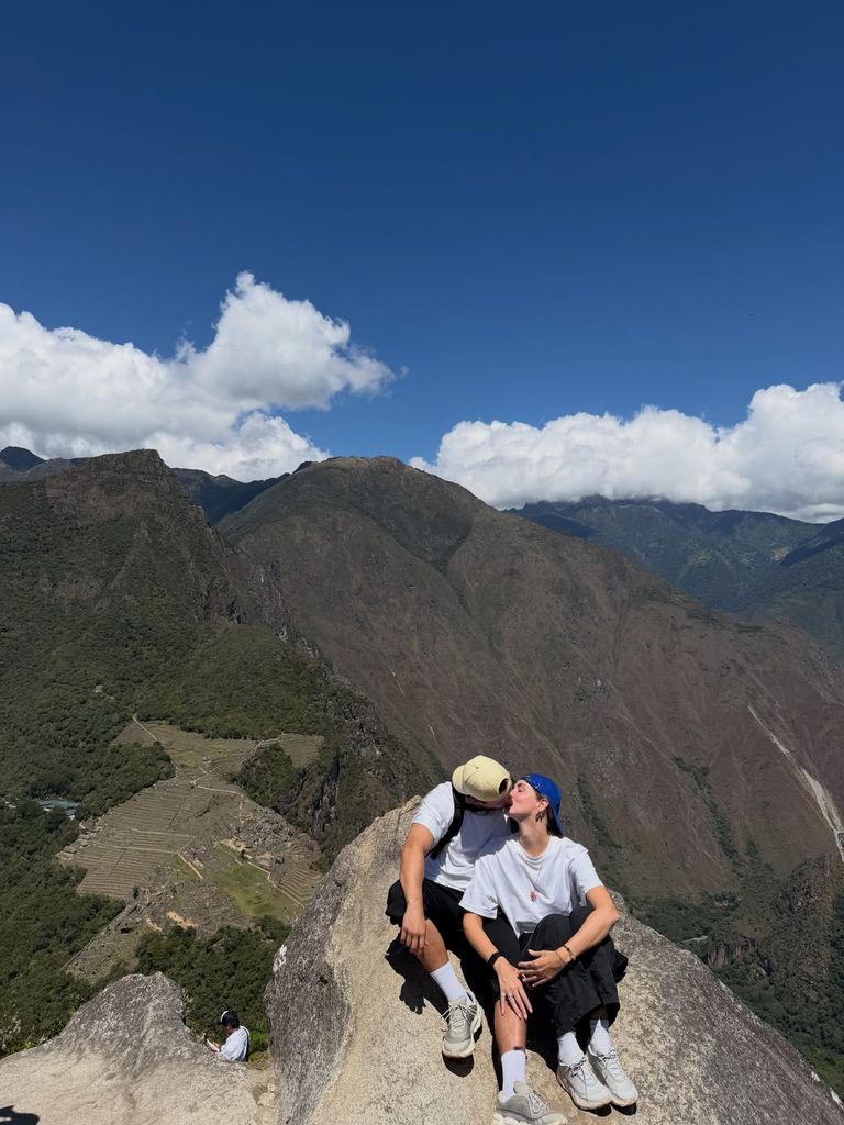 Chiara y José derrocharon romance en su visita al famosos destino turístico peruano.