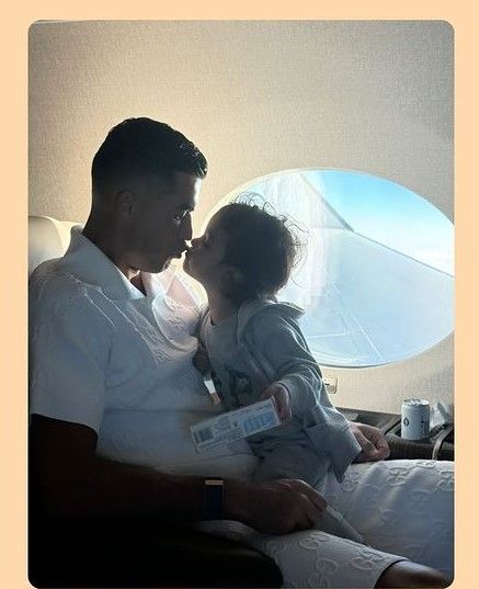 Bella Esmeralda es la adoración de la familia, incluido su papá.