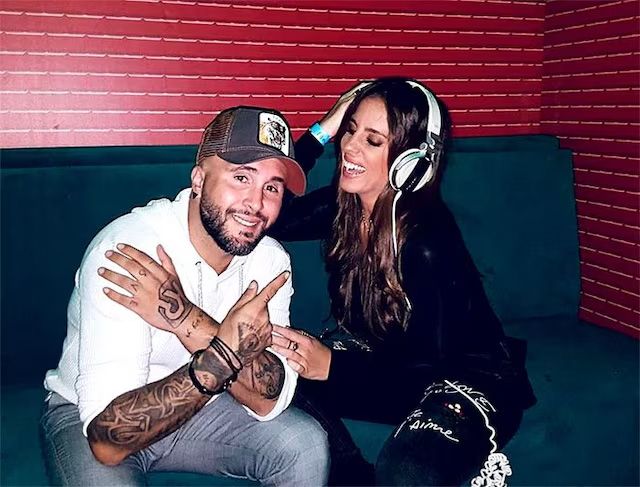 Plano medio de Kiko Rivera y Anabel Pantoja en un estudio