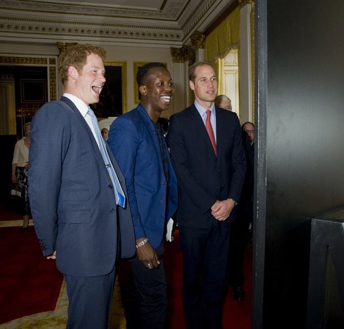 Jamal Edwards junto a Guillermo y Harry
