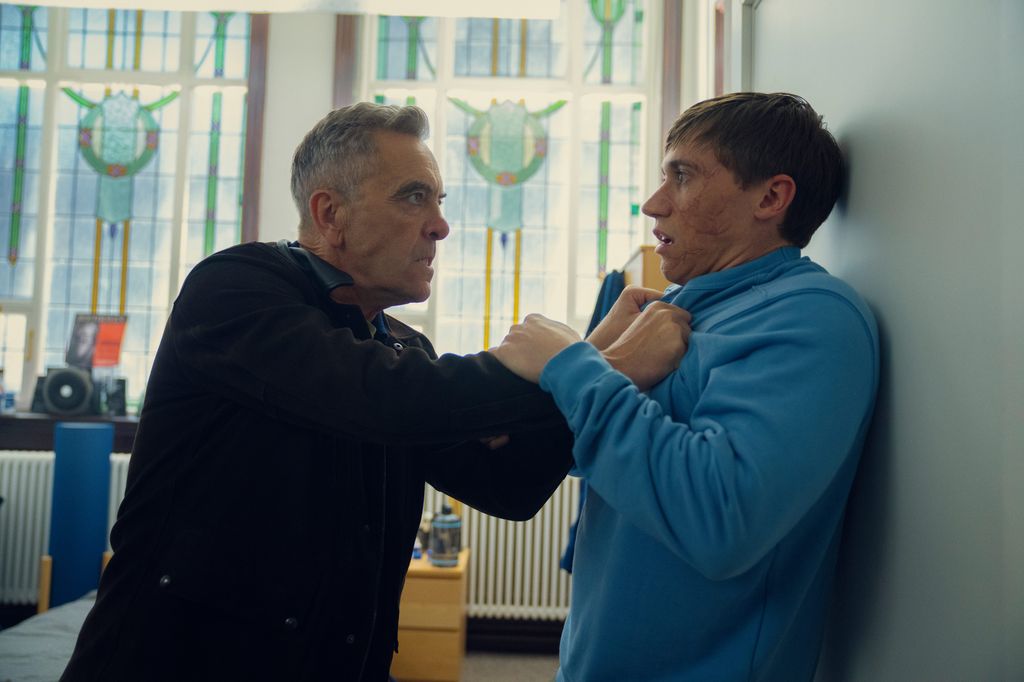 Simon se verá envuelto en una espiral de violencia por encontrar a su hija