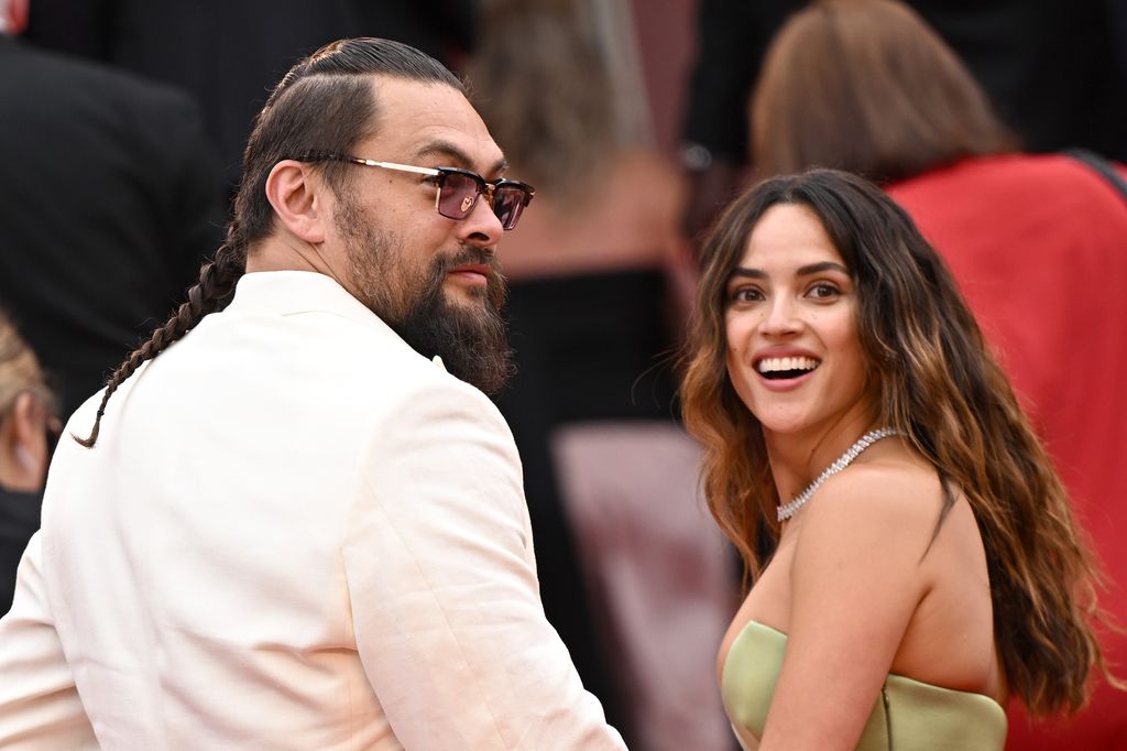 Jason Momoa y Adria Arjona se lucieron en la alfombra roja de Cannes 