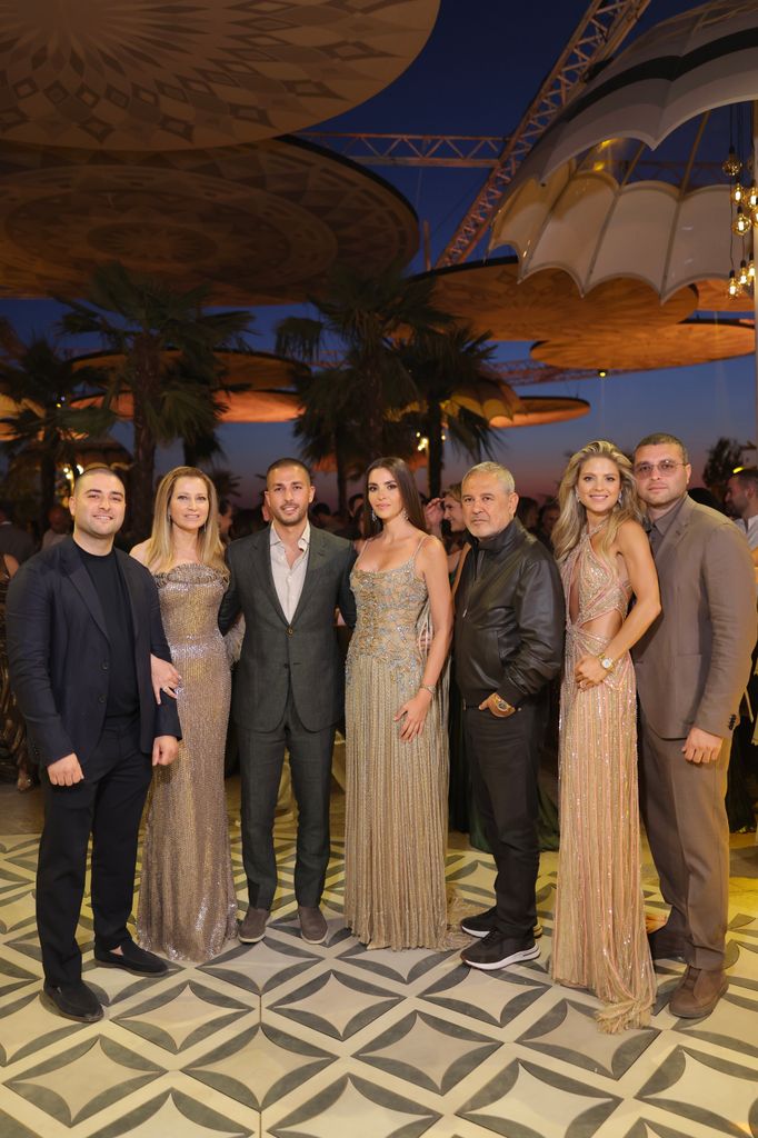 De izquierda a derecha: Michel Saab, Claudine Saab, Celio Saab, Zein Qutami, Elie Saab, Christina Saab y Elie Saab Jr.