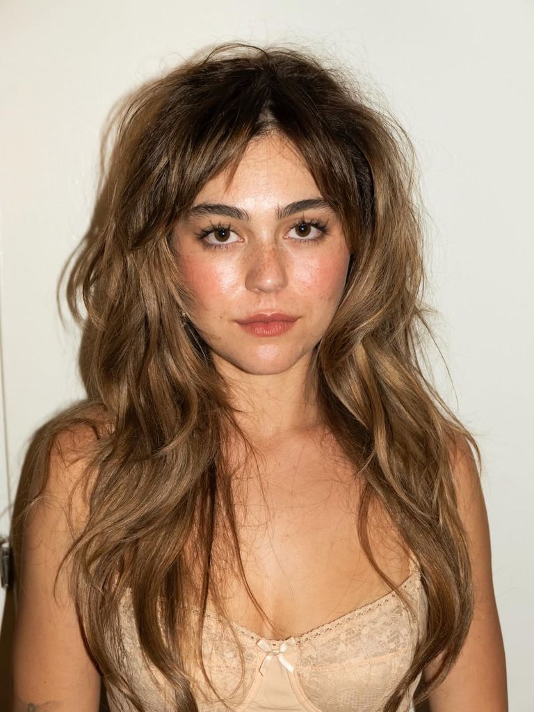 Mika Abdalla lleva este corte peinado en blowout.