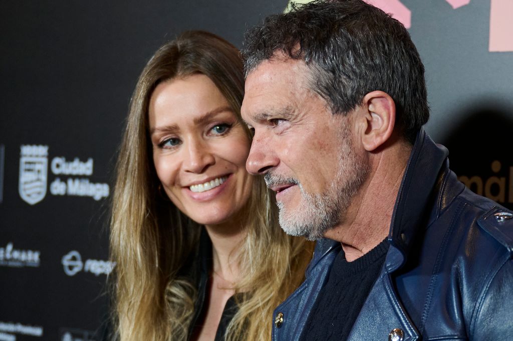 Antonio Banderas junto a Nicole Kimpel 