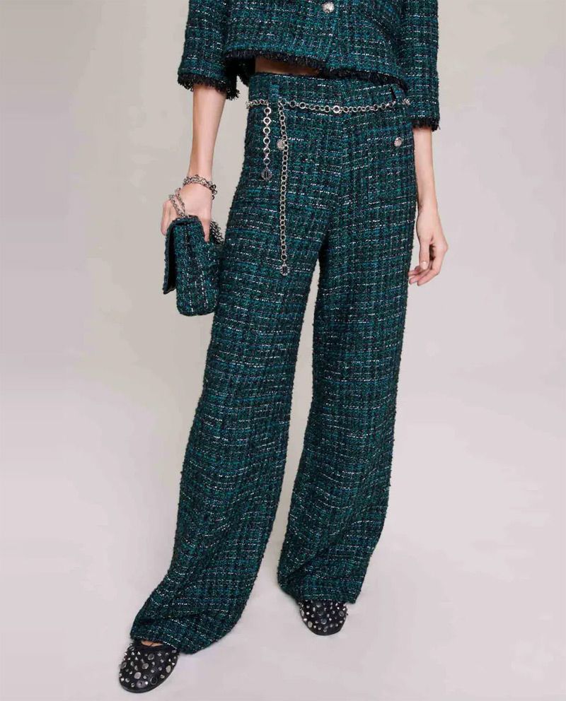 La reina Letizia estrena un pantalón de tweed verde con mocasines de plataforma 'track'