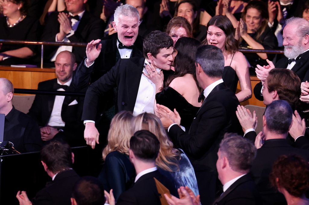 El grito eufórico del padre de Robert Aramayo resonó en medio del patio de butacas al escuchar el nombre de su hijo como el ganador del BAFTA a mejor actor