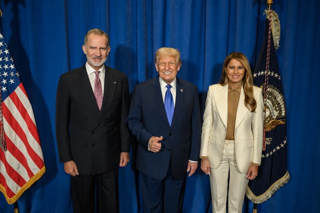 El Rey Felipe VI junto a Donald Trump y Melania